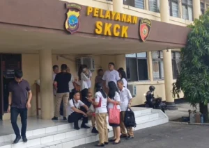 Lulus PPPK, Ratusan Honorer Ramai-ramai Padati Loket Pengurusan SKCK di Polda Sulut