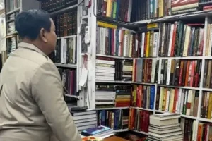 Prabowo Subianto Borong Buku Sejarah Hingga Ekonomi Saat Berkunjung ke India