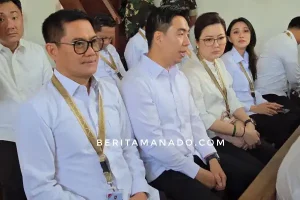 Yulius Selvanus, Joune Ganda dan Michael Thungari Ibadah Minggu di Gereja POUK Akmil