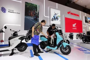 Canggihnya Honda PCX 160 RoadSync dan Motor Listrik Futuristik di IIMS 2025