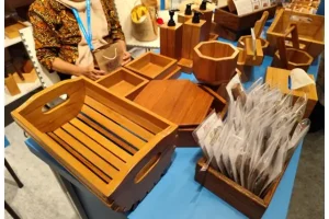 Ramah Lingkungan, Peserta Bazaar UMKM BRI Ini Olah Limbah Jati Jadi Produk Multifungsi