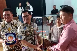 Pisah Sambut Kapolres Minut: AKBP Dandung Putut Wibowo Berikan Cinderamata Spesial ke Joune Ganda