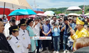 Temui Warga di Pelabuhan Tagulandang, Bupati dan Wabup Disambut Ribuan Orang