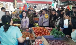 Bupati Sitaro Chyntia Kalangit Pimpin Sidak di Pasar Ulu Siau Jelang Lebaran, Begini Hasilnya 