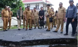 Wabup Sitaro Tinjau Kerusakan Jembatan Hamu dan Longsor Akibat Cuaca Ekstrem