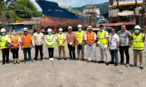 Bupati Chyntia Kalangit dan Wabup Heronimus Makainas Tinjau Proses Pemeliharaan KMP Lokongbanua di Bitung