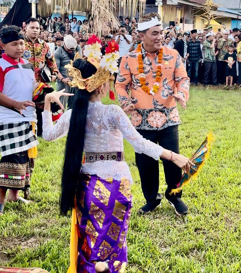 Serasa di Bali, Yulius Selvanus Terpesona Tradisi Desa Werdhi Agung dan Kembang Mertha Sambut Hari Raya Umat Hindu