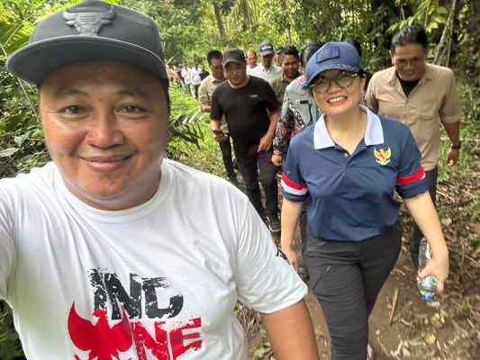 Wamen Stella Christie Kunjungi Desa Atep