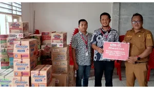 Peduli Bencana, Alfamart Salurkan Bantuan Banjir di Manado