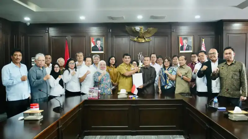 Gubernur Yulius Selvanus Tunjuk 21 Orang Jadi Staf Khusus