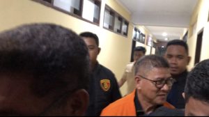 Jalani Pemeriksaan Selama 12 Jam Dugaan Keterlibatan Aliran Dana Hibah GMIM, Pejabat Aktif di Pemprov Sulut Ini Resmi Pakai Rompi Tahanan Polisi