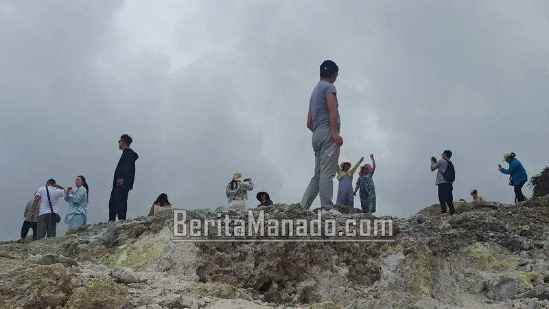 Ratusan Wisatawan Nanjing, ‘Serbu’ Objek Wisata Alam Rano Raindang Leilem