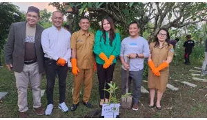 Rayakan Hari Bumi, Hotel Sintesa Peninsula Manado dan LISAN Indonesia Lakukan Penanaman Pohon