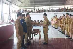 Bupati Franky Wongkar Serahkan SK CPNS Formasi 2024