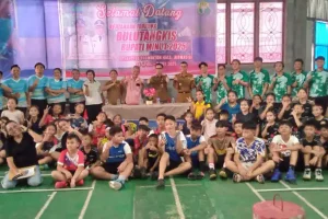 Hadiah Uang Tunai Kejuaraan Bulutangkis Bupati Minut Diserahkan