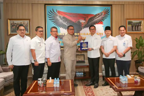 Akrab, Joune Ganda Pimpin Pengurus Apkasi Audiensi ke Staf Presiden Anto Mukti Putranto
