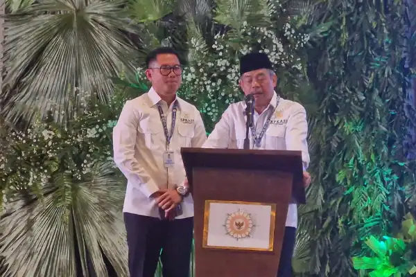 Legowo dan Hormati Senior, Joune Ganda Dukung Bursah Zarnubi Ketum APKASI