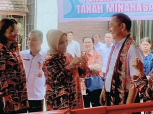 Bakti Sosial di Tomohon P2TM Serahkan Bantuan Hand Traktor