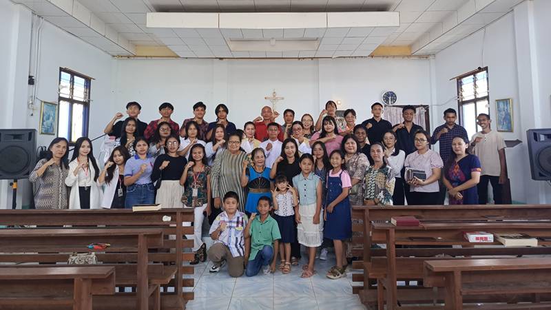 KMK Fakultas Teknik UNIMA dan PMKRI Tondano Live In di Desa Makalisung