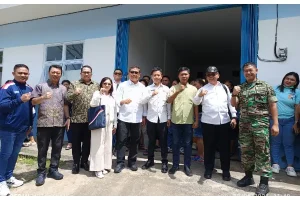 Disambut Dandim Manado dan Meyvi Lumangkun, Kepala Staf Kepresidenan Tinjau Dapur MBG