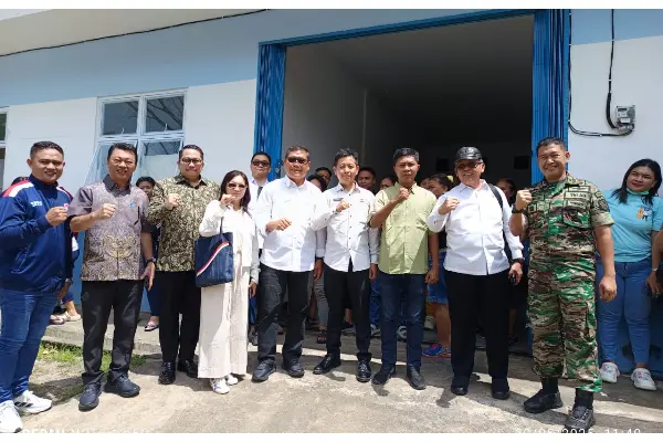 Disambut Dandim Manado dan Meyvi Lumangkun, Kepala Staf Kepresidenan Tinjau Dapur MBG