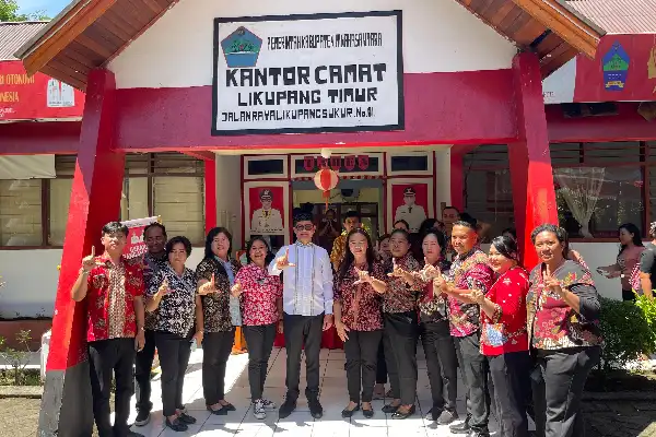 Joune Ganda Jual Pangan Murah di Liktim, Warga Tersenyum