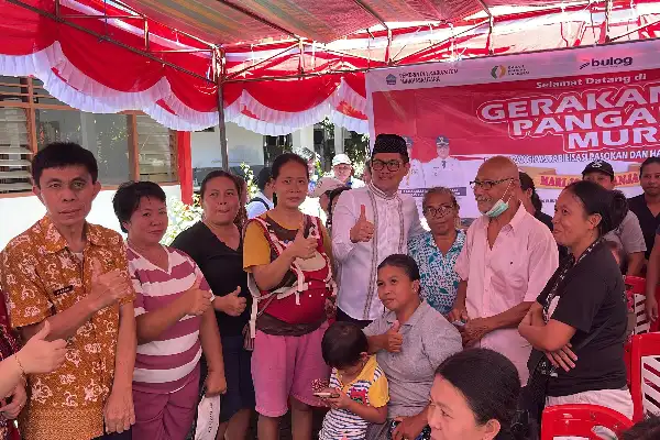 Joune Ganda Jual Pangan Murah di Liktim, Warga Tersenyum 10 Joune Ganda Jual Pangan Murah di Liktim, Warga Tersenyum