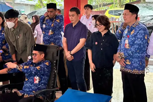 Joune Ganda Donorkan Darah, Beri Teladan untuk ASN Minut