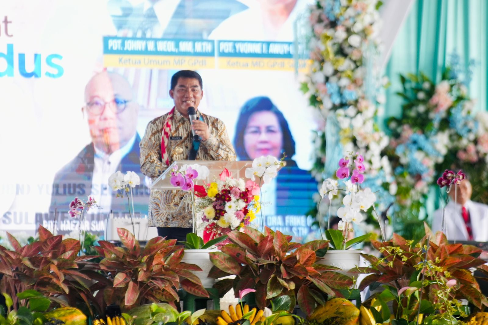 25 Ribu Jemaat Padati Ibadah Agung Pentakosta, Gubernur Yulius Selvanus: Ini Pengalaman Pertama dan Luar Biasa!