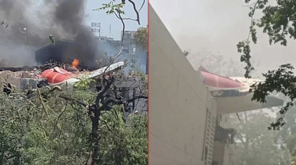 Pesawat Air India Boeing 787 Bawa 242 Penumpang Jatuh Setelah Lepas Landas di Ahmedabad