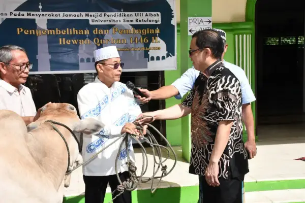 Rektor Unsrat Berkurban Dua Ekor Sapi di Masjid Pendidikan Ulil Albab