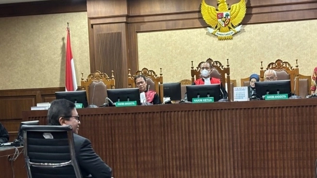 Nomor Asing Sekjen PDIP Disorot, Cecep Buka Suara di Depan Hakim!