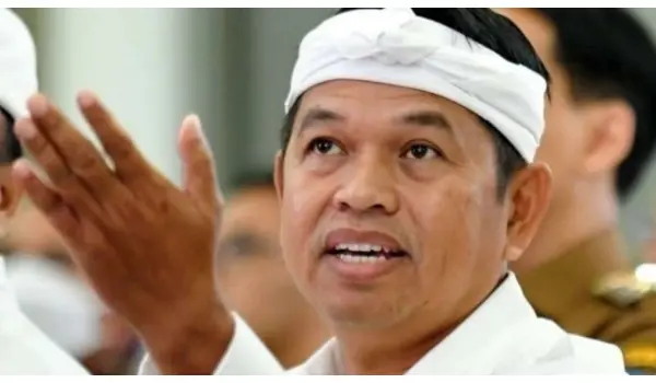Dedi Mulyadi Disiram Air di Bekasi, Isi Tas Pelakunya Penuh Jimat 1 Dedi Mulyadi Disiram Air di Bekasi, Isi Tas Pelakunya Penuh Jimat