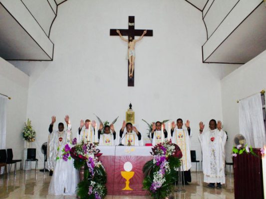 Sekda Sangihe dan Pastor Frantosius Serukan Kolaborasi Gereja dan Pemerintah
