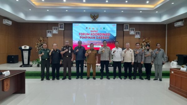 Forkopimda Minahasa Bahas Isu Strategis, Sampah dan Banjir Jadi Perhatian Bersama 9 Forkopimda Minahasa Bahas Isu Strategis, Sampah dan Banjir Jadi Perhatian Bersama