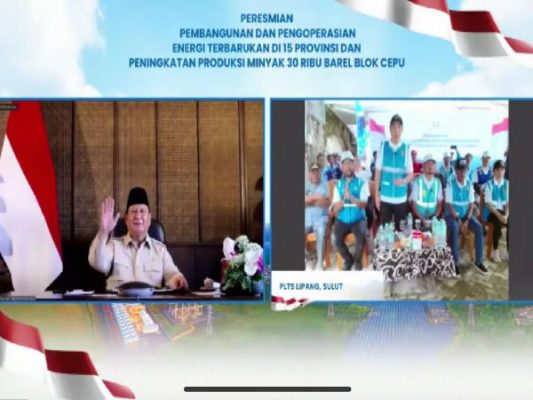 Senyum Presiden Sambut Laporan Bupati Sangihe dalam Peresmian Listrik Pulau Lipang