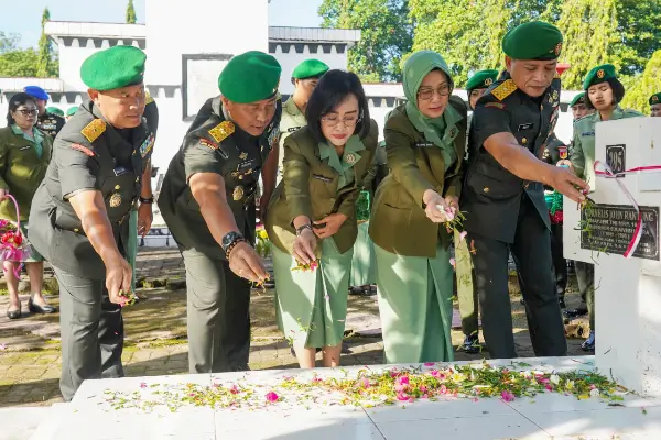 Brigjen TNI Yustinus Yulianto Pimpin Ziarah HUT ke-67 Kodam Merdeka di TMP Kairagi