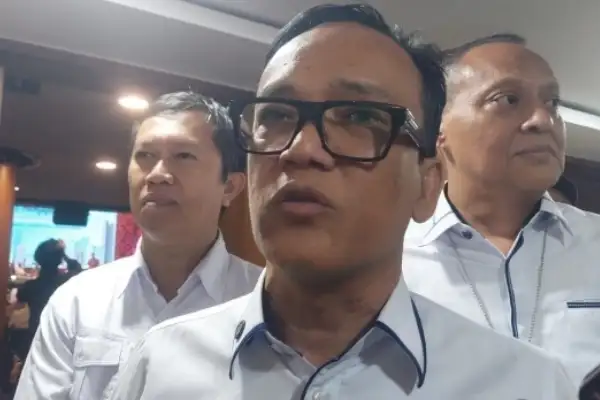 Gelombang PHK Terjang Indonesia! Wakil Menteri Ketenagakerjaan Sebut Dampak Perang Dagang Internasional