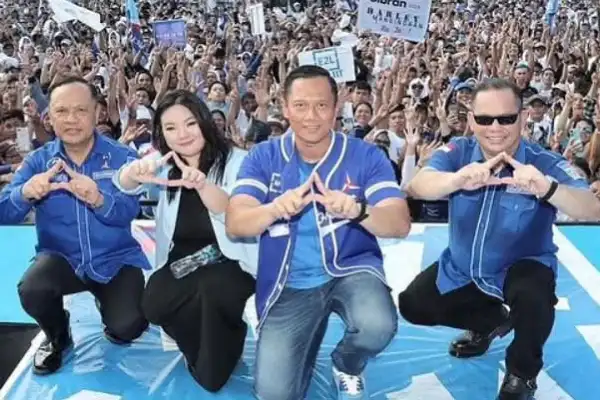 Regenerasi Demokrat Sulut! HBL Bintang Muda '310 Ribu Suara', Dipersiapkan Gantikan E2L 2 Regenerasi Demokrat Sulut! HBL Bintang Muda '310 Ribu Suara', Dipersiapkan Gantikan E2L