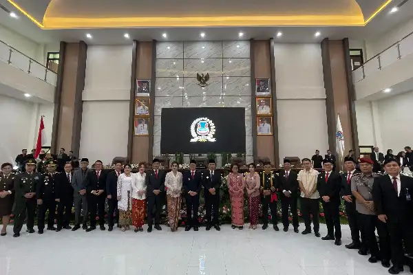 Hadiri Paripurna HUT ke-402 Kota Manado, Joune Ganda Pastikan Minut Selalu Bersinergi dengan Ibu Kota