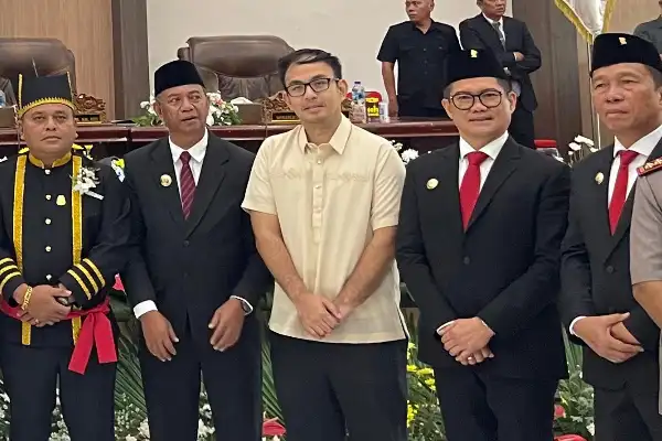 Hadiri Paripurna HUT ke-402 Kota Manado, Joune Ganda Pastikan Minut Selalu Bersinergi dengan Ibu Kota