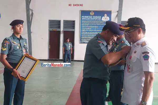 Joune Ganda Terima Bravet Kehormatan Penerbangan: Selamat Datang di Keluarga Besar TNI AL