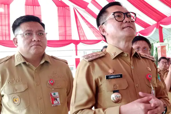 Joune Ganda Langsung Menuju Puskesmas Mubune, Pantau Langsung Penanganan Penumpang KM Barcelona V