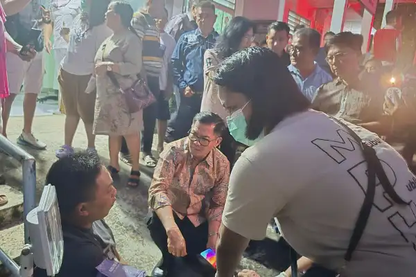 Di Puskesmas Mubune, Joune Ganda Ikut Evakuasi Ibu Hamil, Langsung Koordinasi dengan Bupati Talaud