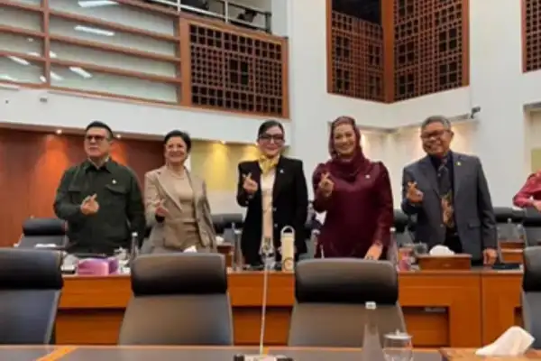 Christiany Eugenia Paruntu Hadiri Rapat Strategis Komisi VI DPR RI Bahas Masa Depan BUMN dan Danantara