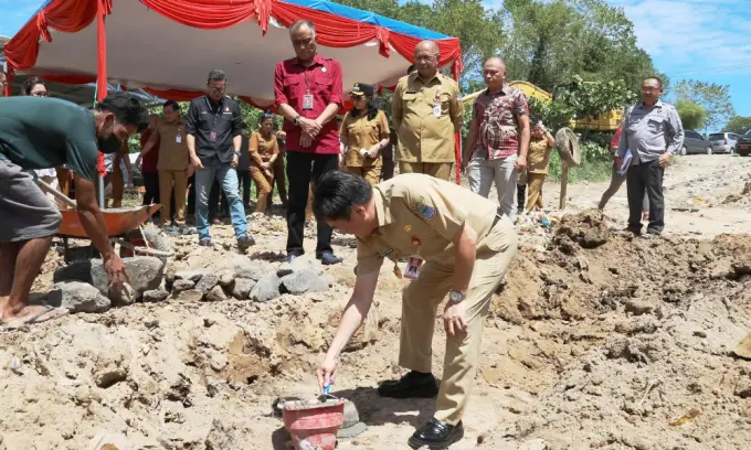 Andrei Angouw Lakukan Peletakan Batu Pertama Proyek IPLT