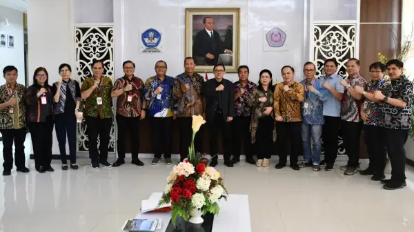 Sinergi Kuatkan “Kampus Berdampak”, Wamen Diktisaintek Dialog dengan Pimpinan Unsrat Manado