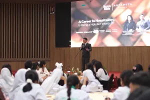 Ratusan Siswa SMK Belajar Dunia Perhotelan Lewat Seminar Interaktif Aryaduta Manado