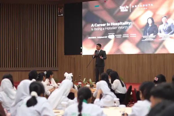 Ratusan Siswa SMK Belajar Dunia Perhotelan Lewat Seminar Interaktif Aryaduta Manado