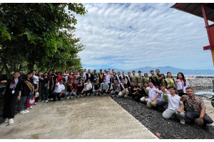 Bersih-bersih Pantai Tumumpa Dua, Wujud Kolaborasi GenPI Manado untuk Lestarikan Ekosistem Pesisir